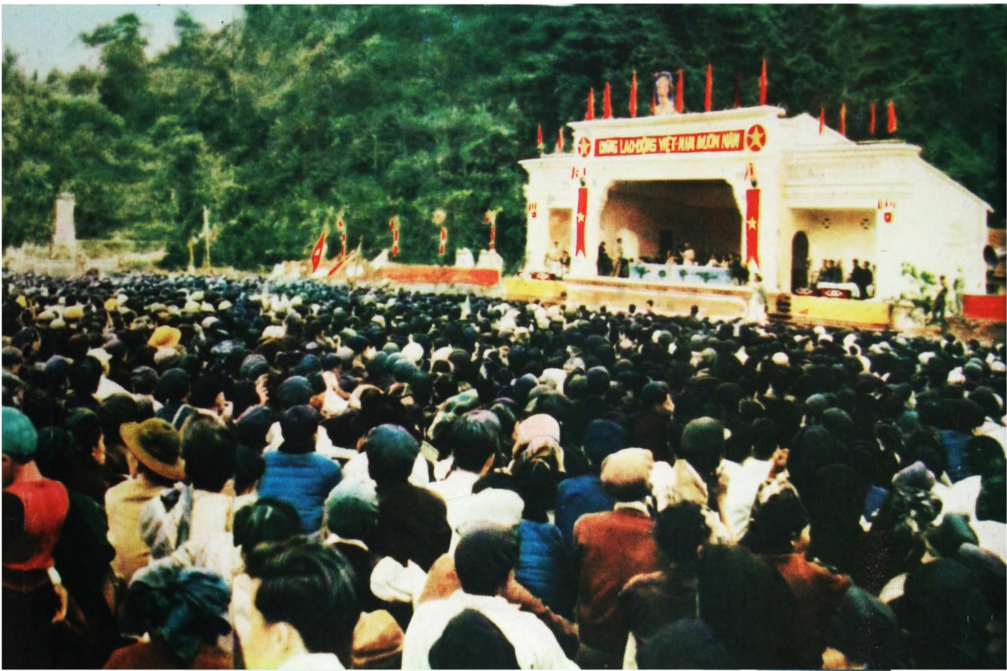Tuyên Quang đẩy mạnh sưu tầm, hiến tặng tư liệu, hiện vật xây dựng Bảo tàng Đảng Cộng sản Việt Nam