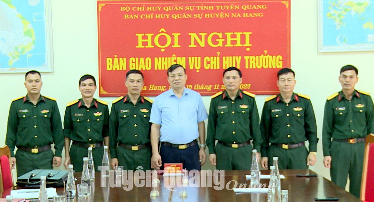 Bàn giao chức vụ Chỉ huy trưởng Ban CHQS huyện Na Hang