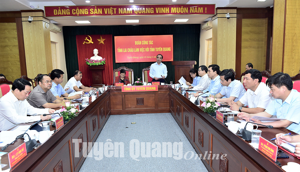 Lãnh đạo tỉnh làm việc với Đoàn công tác của tỉnh Lai Châu