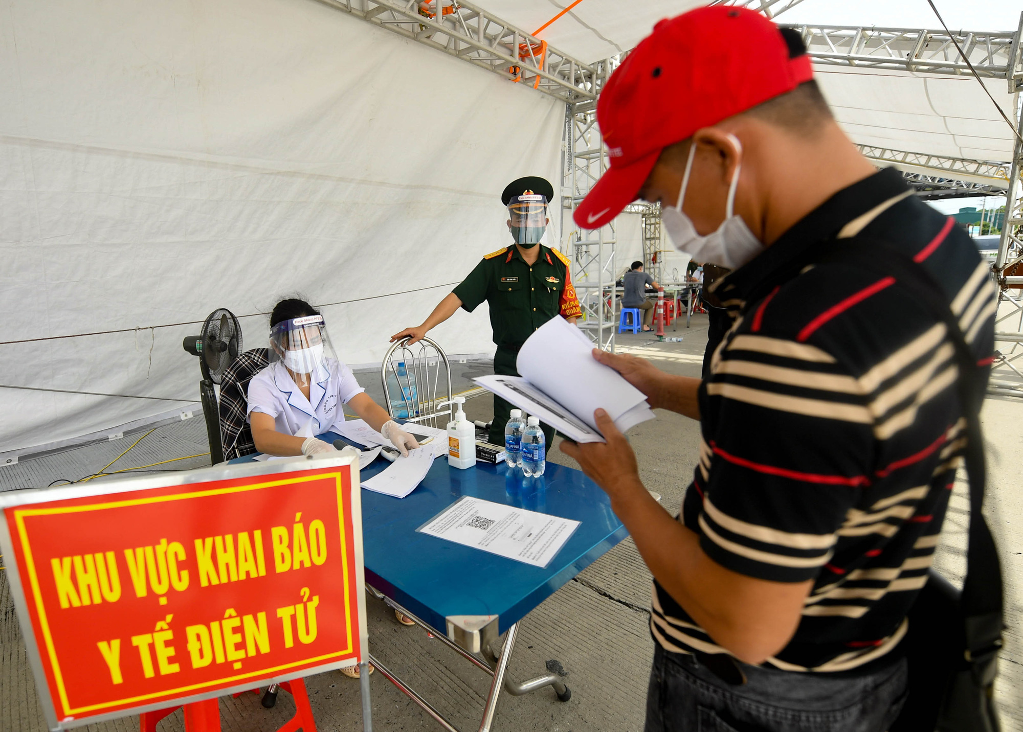 Việt Nam chính thức tạm dừng khai báo y tế nội địa
