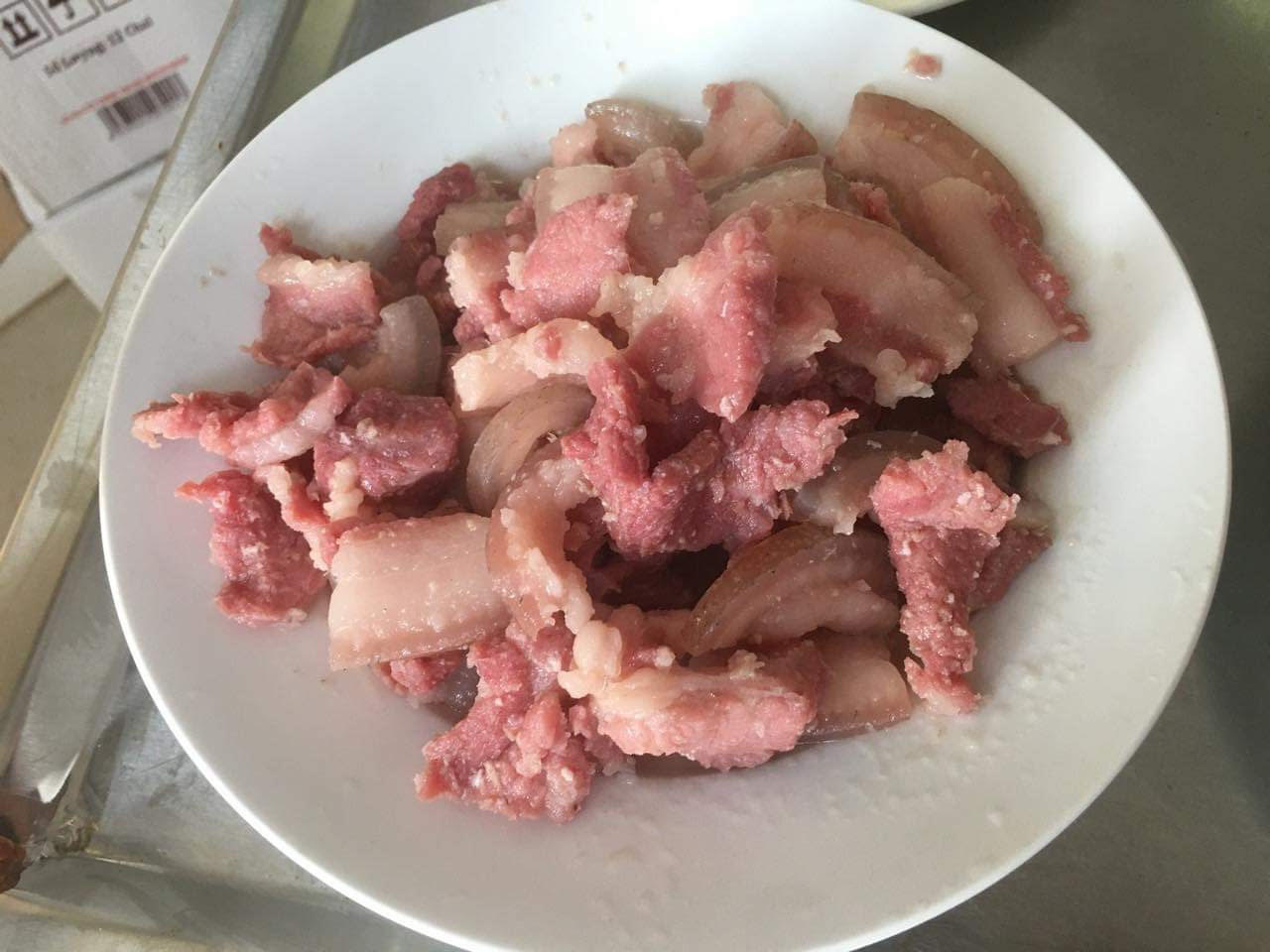 Ngày lạnh nhớ về món thịt lợn chua của người Tày Na Hang
