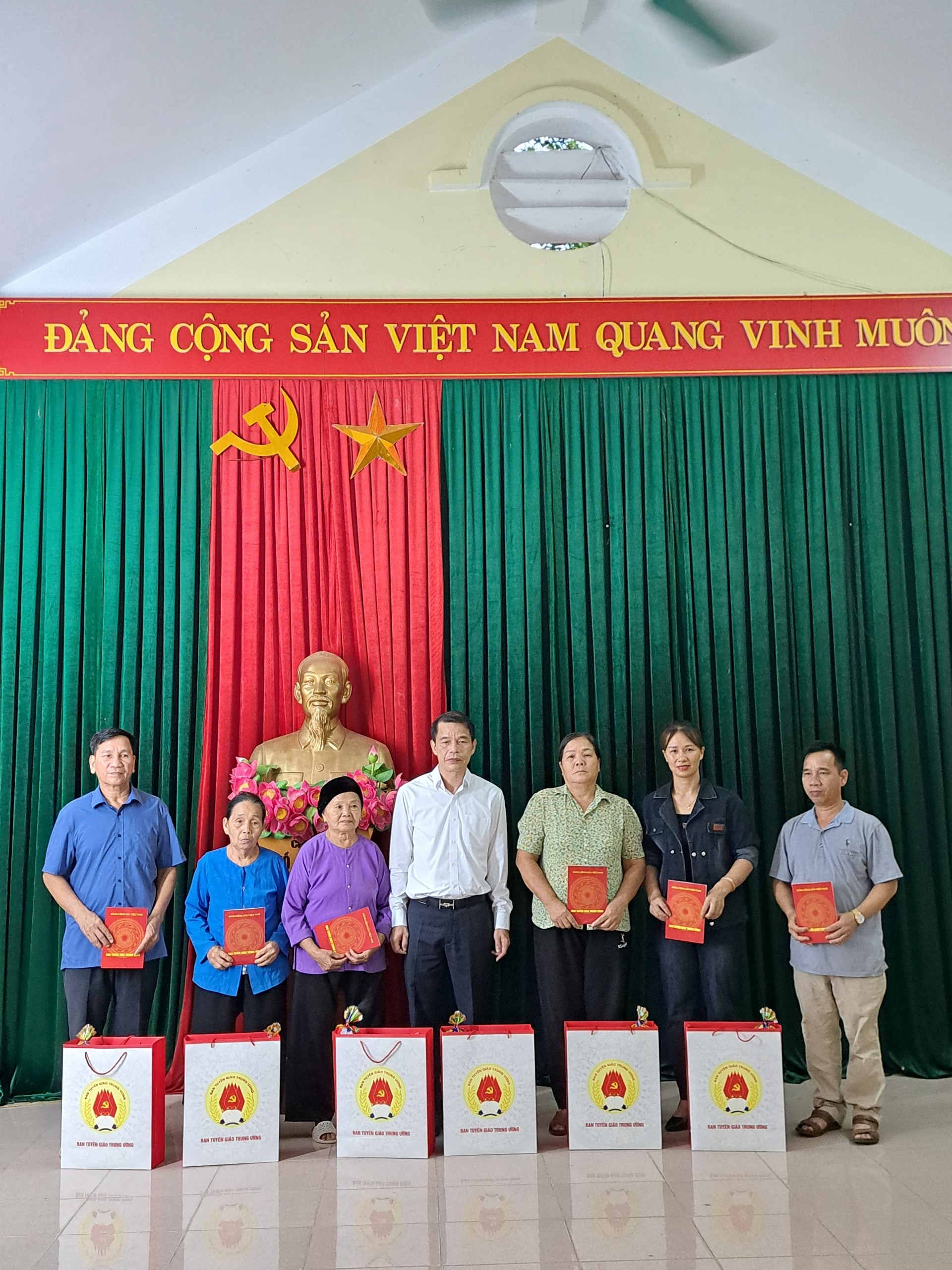 Ban Tuyên Giáo Trung Ương Hành Trình Về Nguồn, Tri Ân Tại Xã Tân Trào,  Huyện Sơn Dương