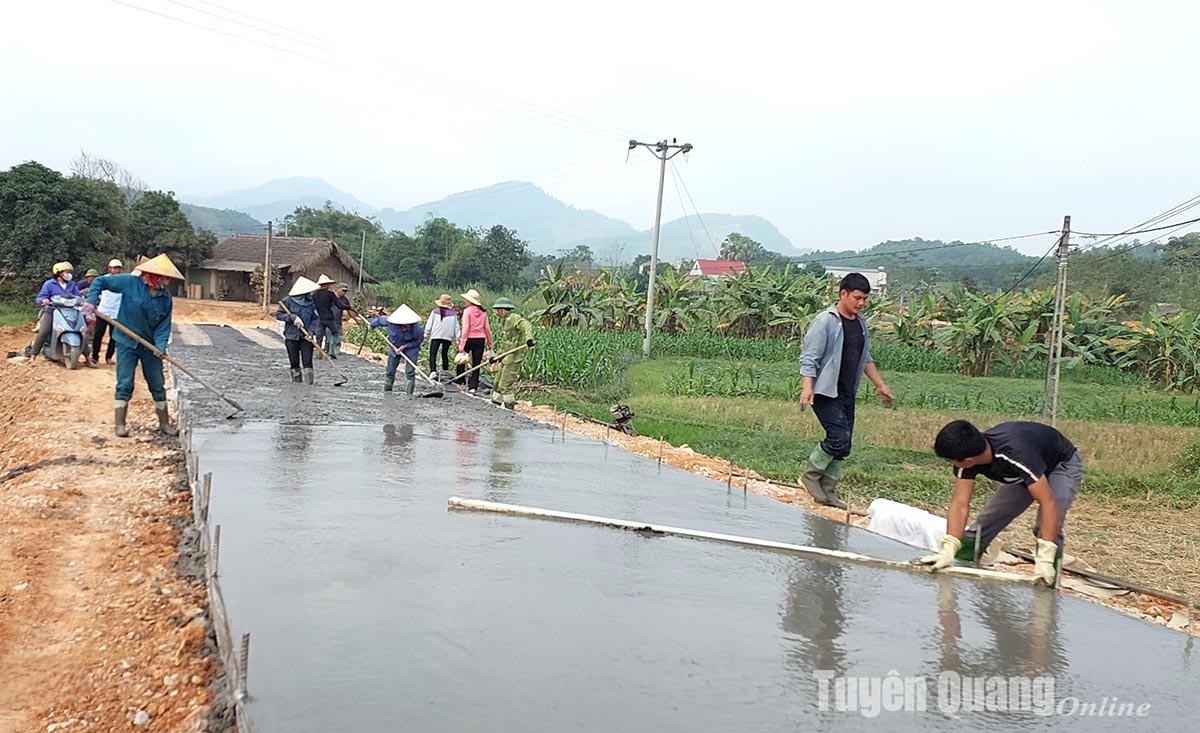 Tiến độ làm đường bê tông nông thôn vẫn chậm