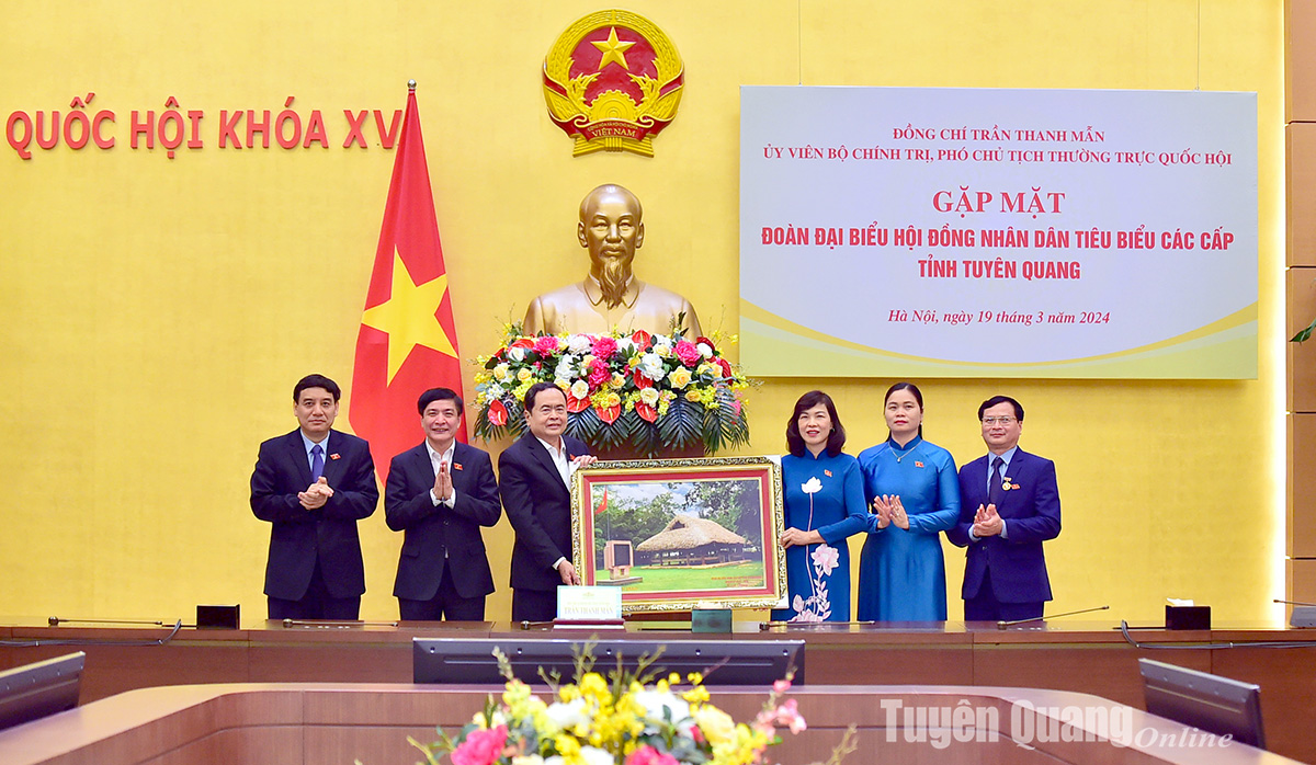 Đồng chí Trần Thanh Mẫn, Phó Chủ tịch Thường trực Quốc hội gặp mặt Đoàn công tác HĐND các cấp tỉnh Tuyên Quang
