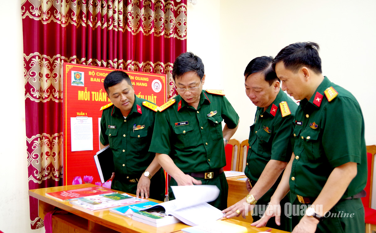 Hội đồng phổ biến giáo dục pháp luật Quân khu 2 kiểm tra tại Bộ CHQS tỉnh Tuyên Quang