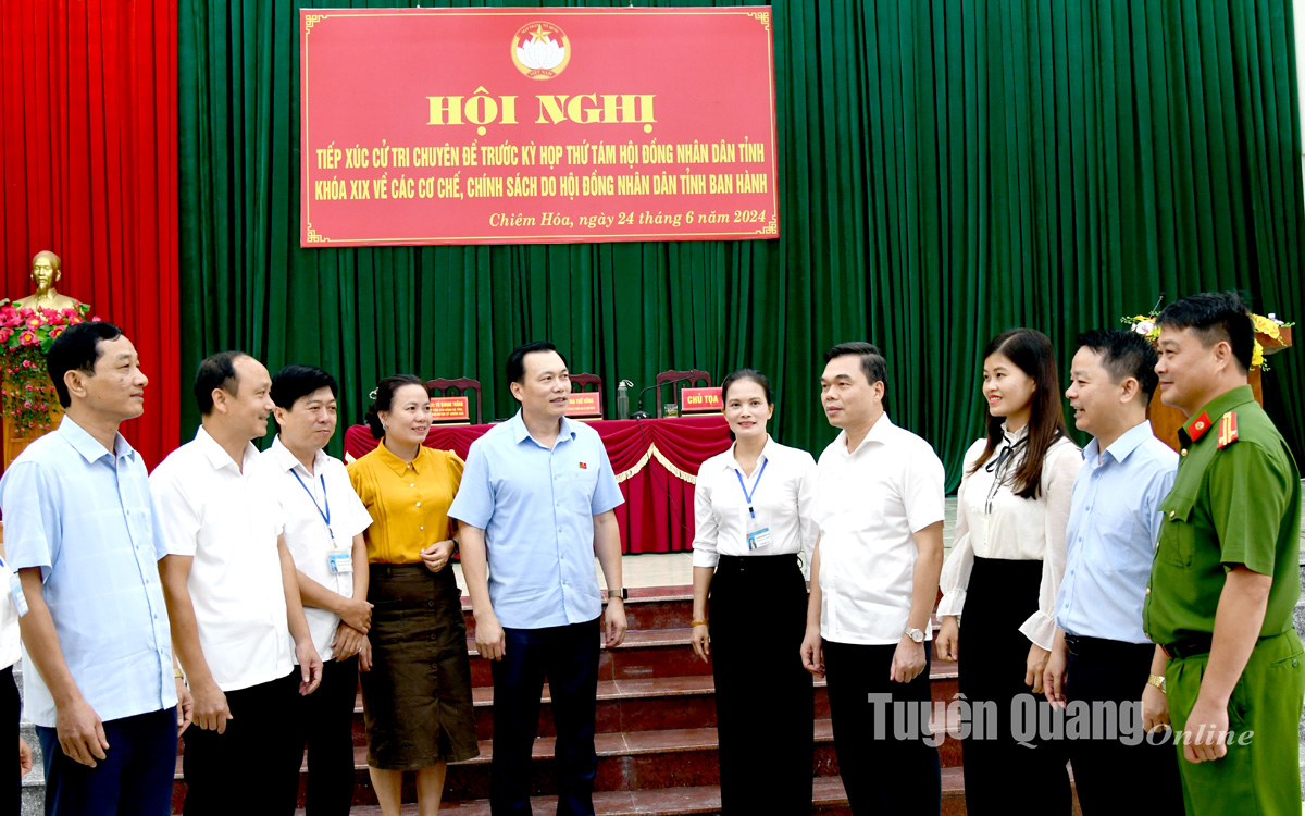 Đồng chí Ma Thế Hồng tiếp xúc cử tri huyện Chiêm Hoá