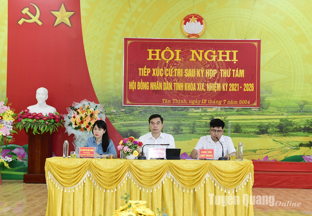 Đồng chí Ma Thế Hồng, Trưởng Ban Tổ chức Tỉnh ủy tiếp xúc cử tri xã Tân Thịnh