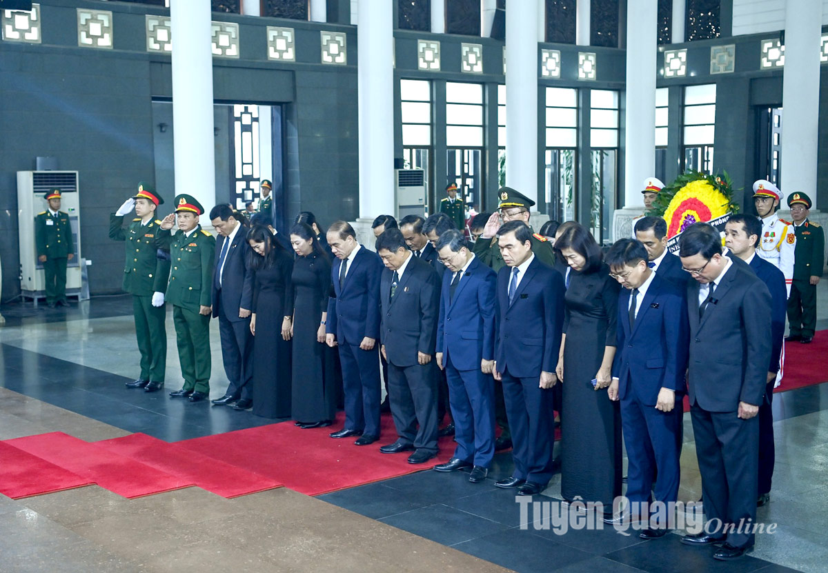 Đoàn đại biểu tỉnh Tuyên Quang viếng Tổng Bí thư Nguyễn Phú Trọng