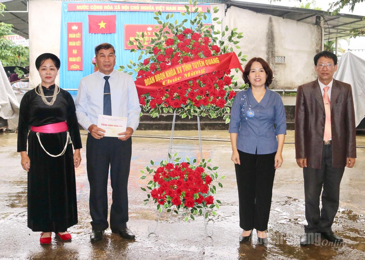 Các đồng chí lãnh đạo tỉnh dự Ngày hội Đại đoàn kết với Nhân dân các địa phương