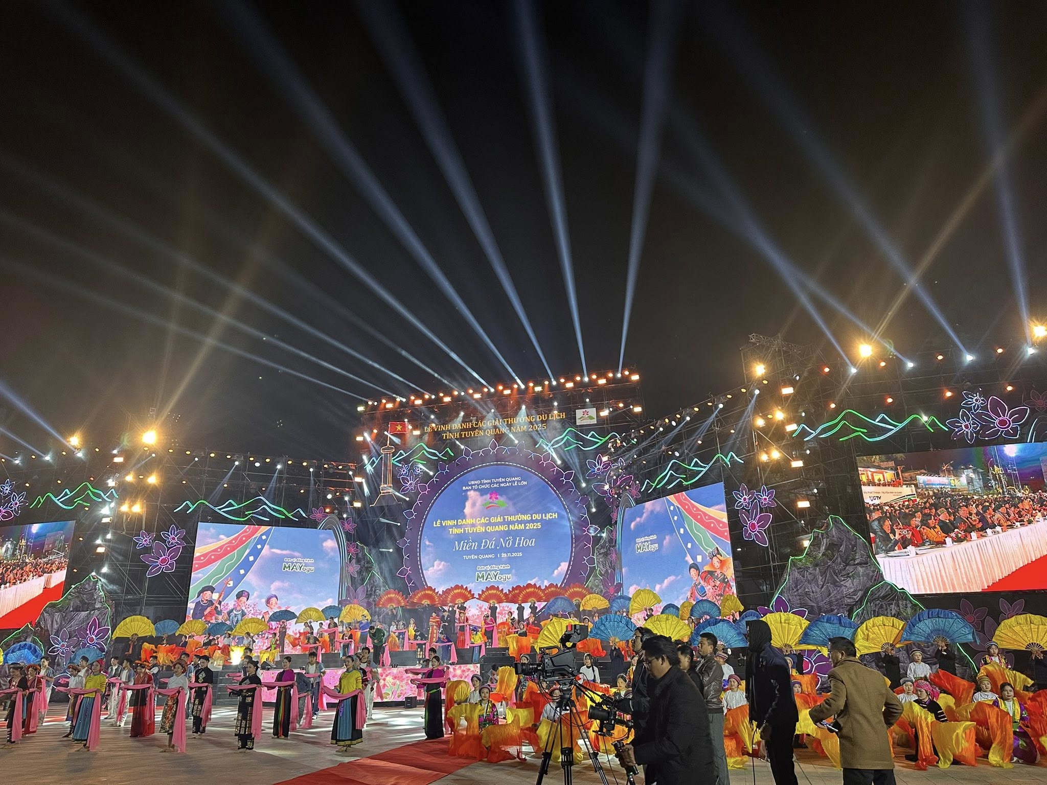 Tuyên Quang tổ chức các lễ hội truyền thống, chương trình,  sự kiện văn hoá để truyền thông, quảng bá hình ảnh,  tiềm năng, thế mạnh du lịch của tỉnh