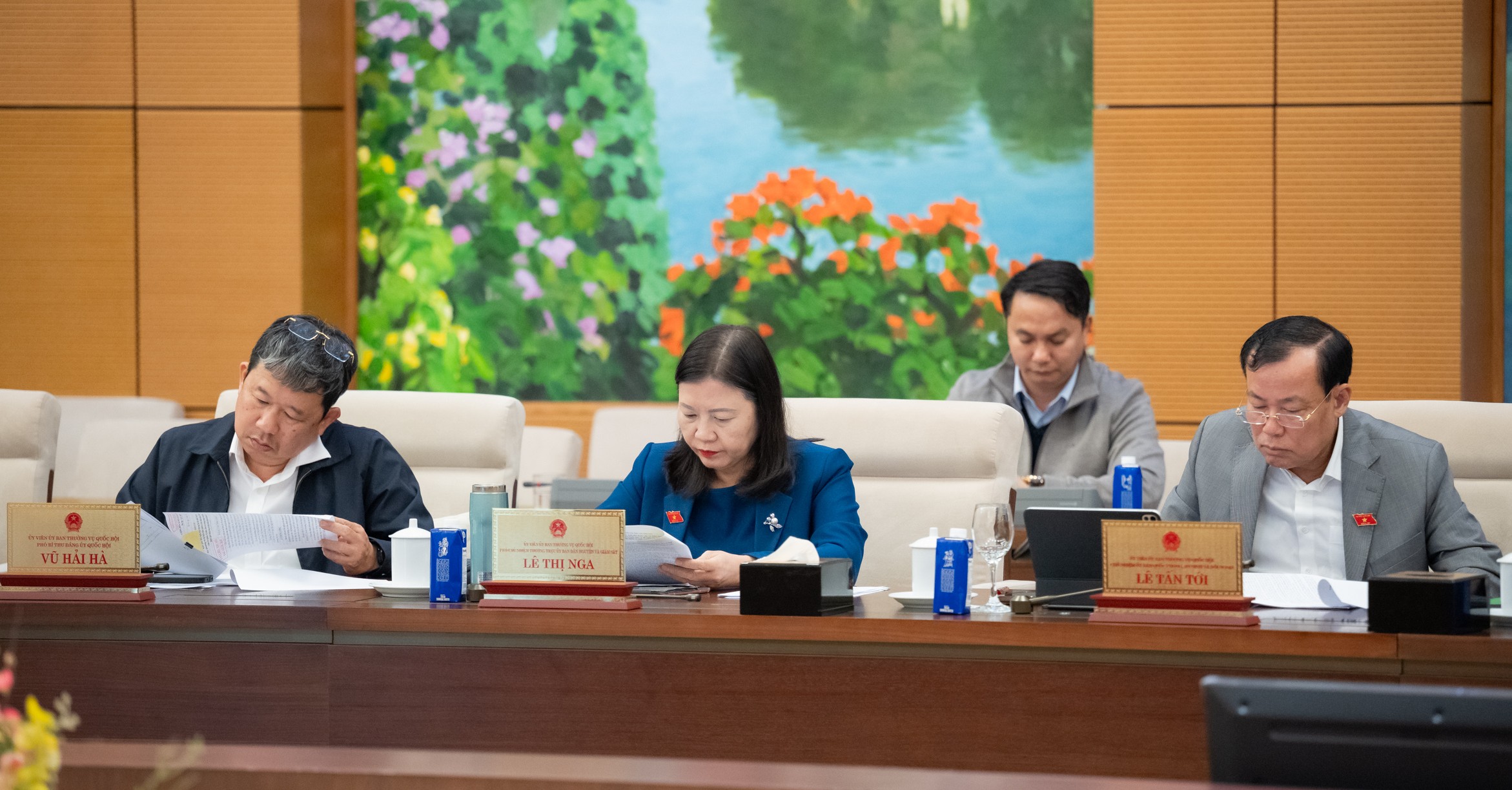 Chủ tịch Quốc hội Trần Thanh Mẫn chủ trì phiên họp của Ủy ban Thường vụ Quốc hội về công tác bầu cử