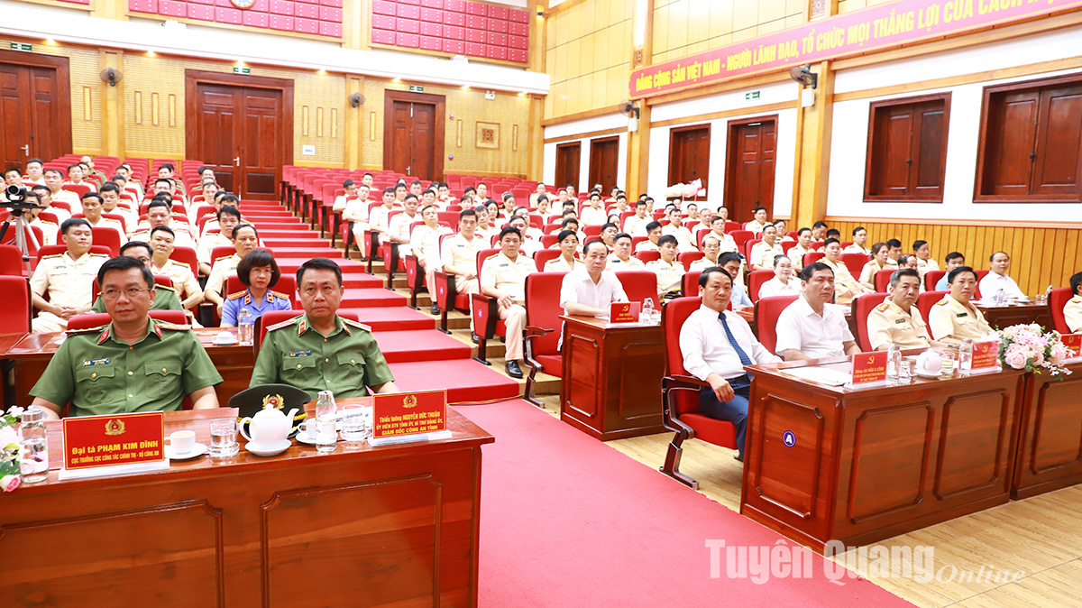 Đồng chí Bí thư Tỉnh uỷ Hầu A Lềnh: Công an tỉnh Tuyên Quang sau hợp nhất nhanh chóng ổn định tổ chức, hoạt động thông suốt và hiệu quả