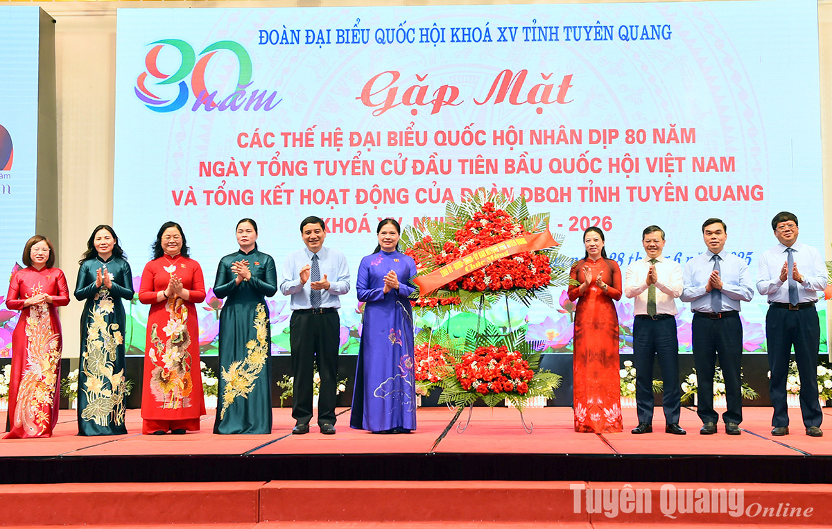 Gặp mặt các thế hệ đại biểu Quốc hội tỉnh Tuyên Quang - Tự hào 80 năm hành trình Quốc hội Việt Nam