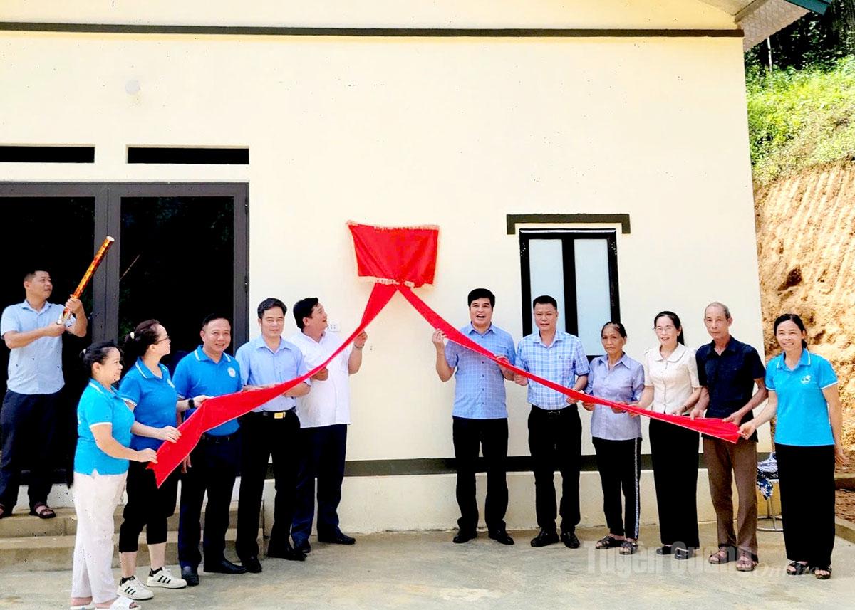 Khánh thành nhà Đại đoàn kết ở Tân Thanh và Bình Ca