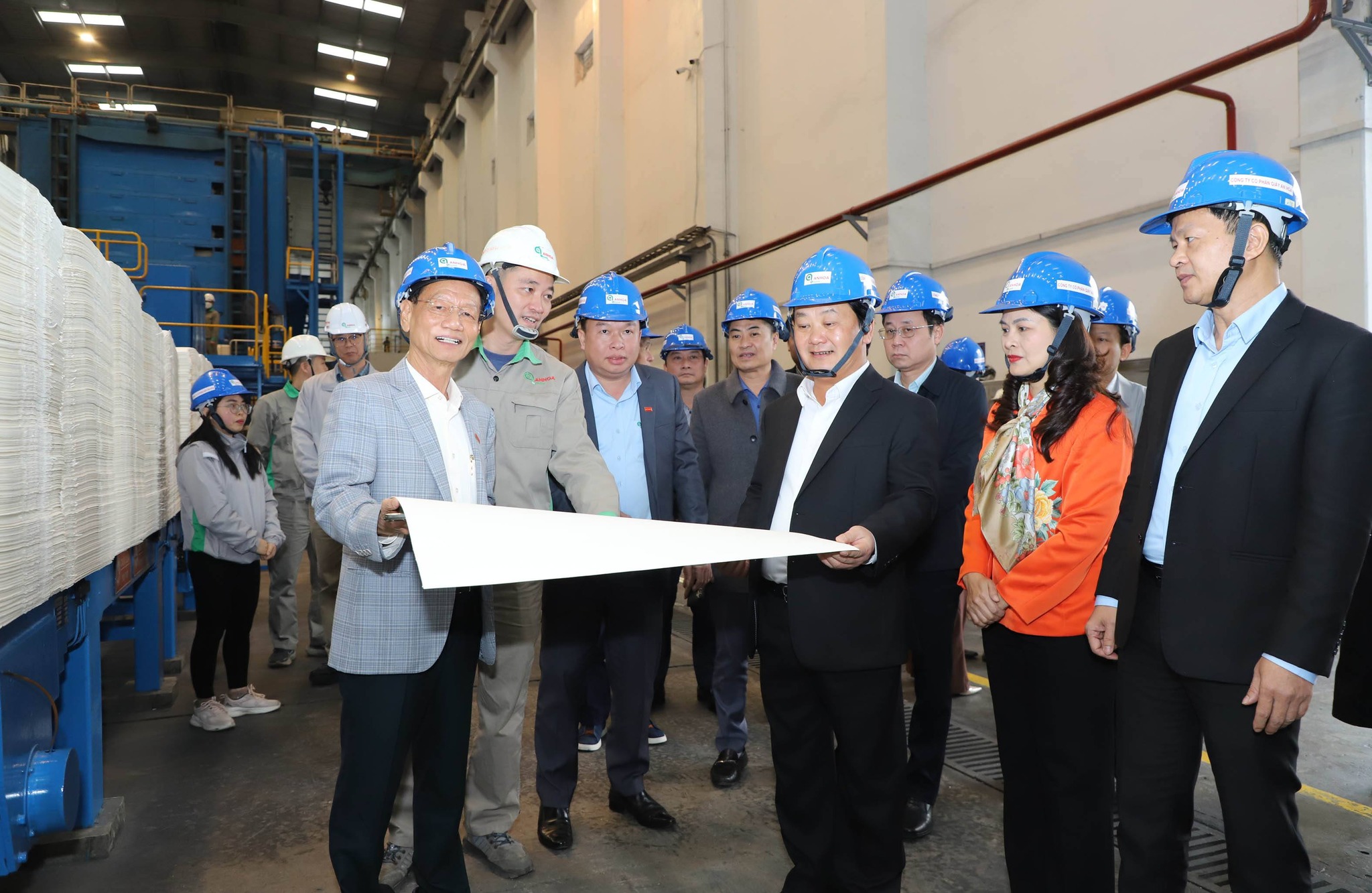 ĐẨY MẠNH CÔNG NGHIỆP HÓA, HIỆN ĐẠI HÓA THÚC ĐẨY PHÁT TRIỂN KINH TẾ - XÃ HỘI BỀN VỮNG