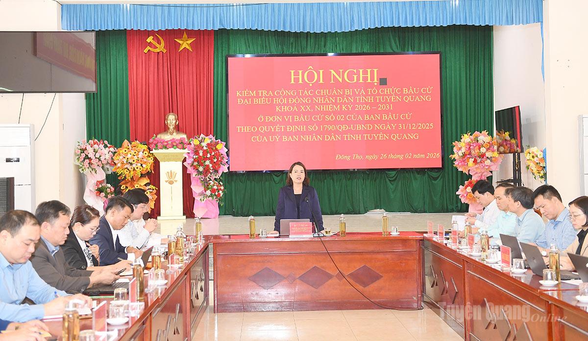 Trưởng Đoàn ĐBQH chuyên trách tỉnh Lý Thị Lan kiểm tra công tác chuẩn bị bầu cử đại biểu HĐND tỉnh