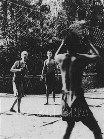 Toàn dân rèn luyện thể dục, thể thao theo gương Bác Hồ vĩ đại