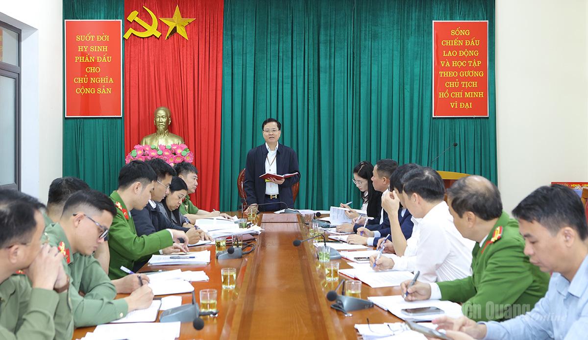 Trưởng Ban Tổ chức Tỉnh ủy Trần Quang Minh kiểm tra công tác chuẩn bị tổ chức bầu cử tại xã Minh Thanh và Tân Trào