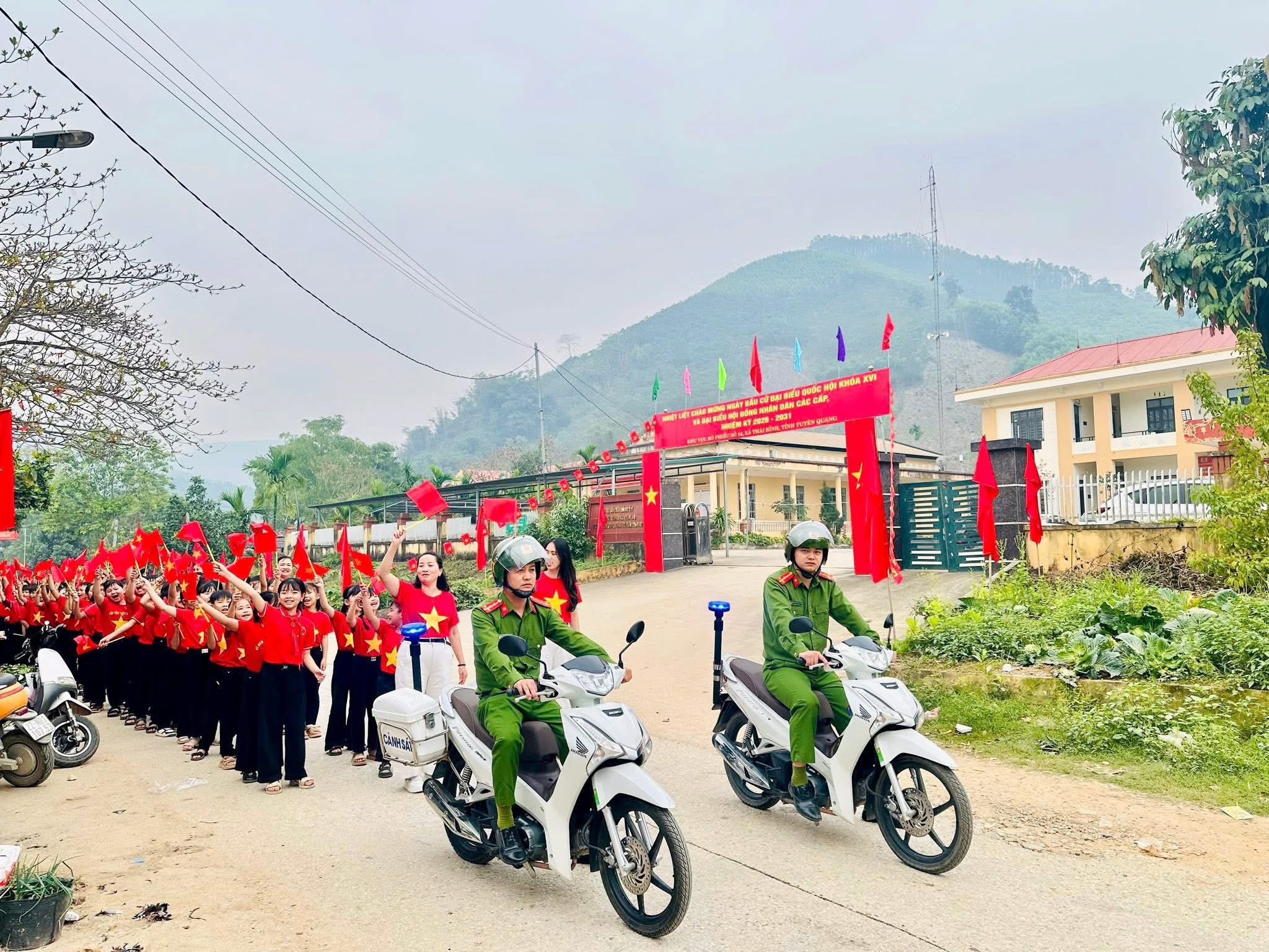 CÔNG TÁC THÔNG TIN, TUYÊN TRUYỀN GÓP PHẦN QUAN TRỌNG LÀM NÊN THÀNH CÔNG CỦA CUỘC BẦU CỬ TRÊN ĐỊA BÀN TỈNH TUYÊN QUANG