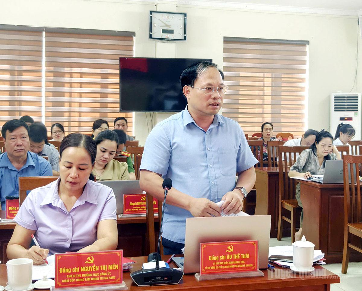 Lãnh đạo xã Nà Hang làm rõ nội dung Đoàn kiểm tra, giám sát quan tâm.