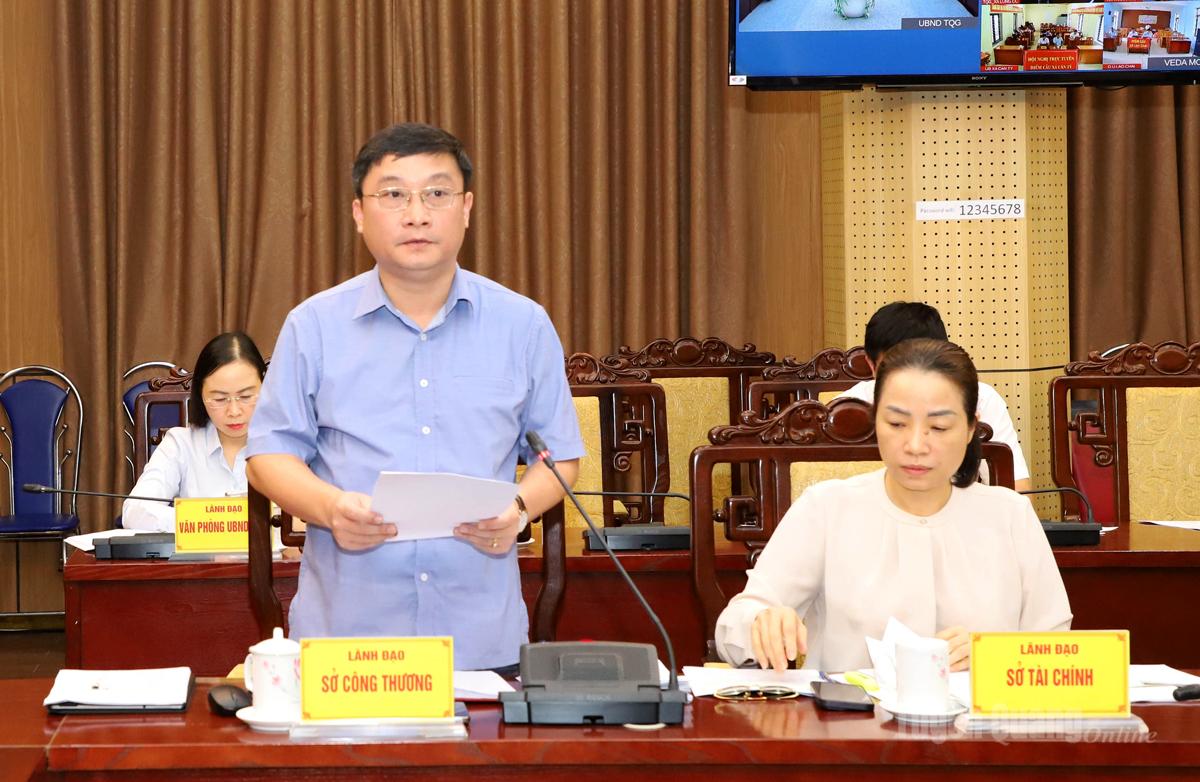 Giám đốc Sở Công thương Hoàng Anh Cương báo cáo tại buổi làm việc.