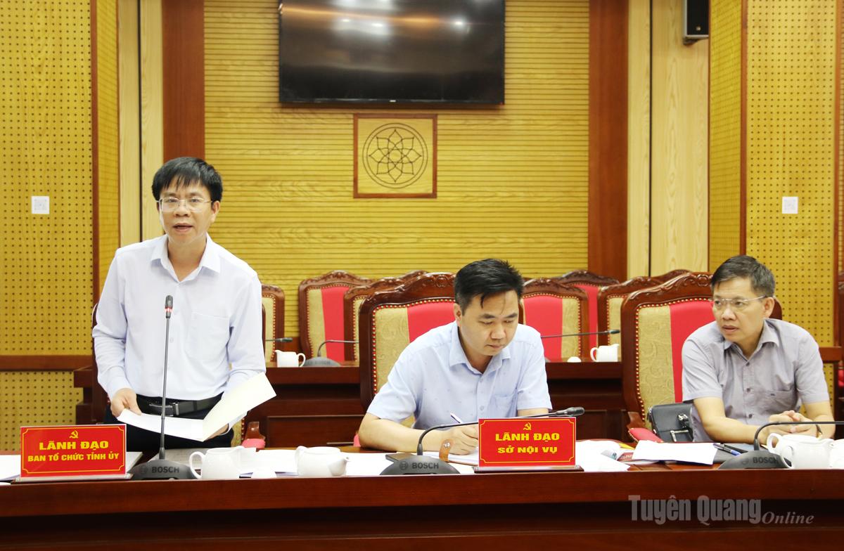 Lãnh đạo Ban Tổ chức Tỉnh ủy phát biểu trao đổi việc mở lớp đào tạo, bồi dưỡng An ninh phi truyền thống cho đội ngũ cán bộ của tỉnh.