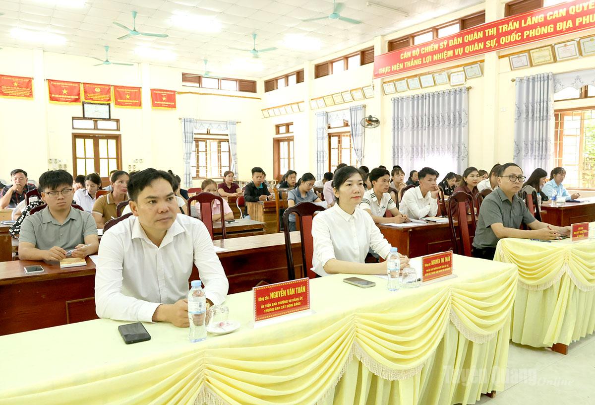 Các học viên xã Lâm Bình, Thượng Lâm, Minh Quang và Bình An tham gia lớp bồi dưỡng 
lý luận chính trị dành cho đảng viên mới.