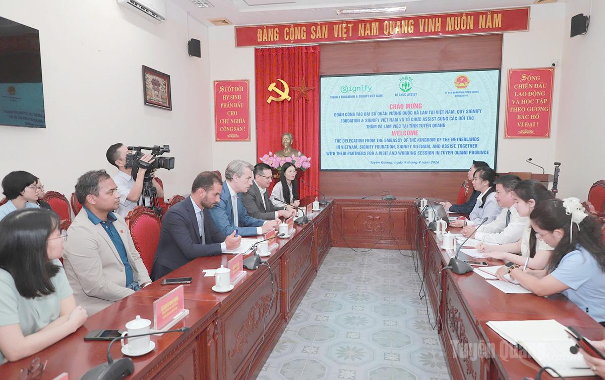 Toàn cảnh buổi làm việc.