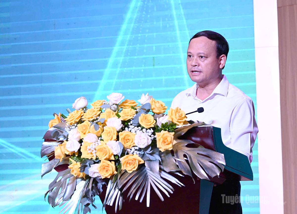 Đồng chí Nguyễn Mạnh Tuấn, Phó Chủ tịch Thường trực UBND tỉnh phát biểu tại diễn đàn.