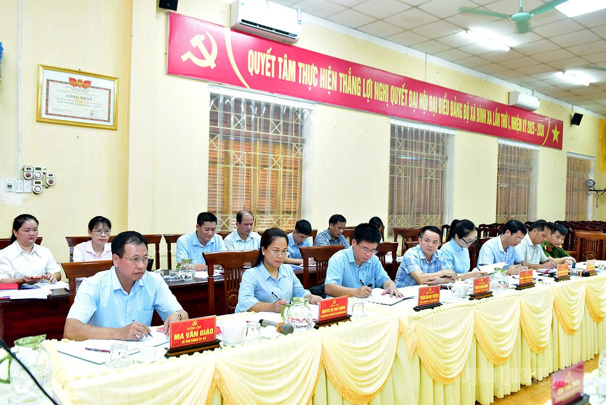 Các đồng chí lãnh đạo xã Bình Xa tại buổi làm việc.