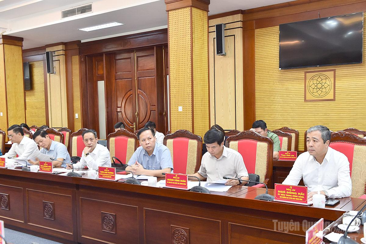 Các đồng chí thành viên Đoàn Kiểm tra, giám sát 229.