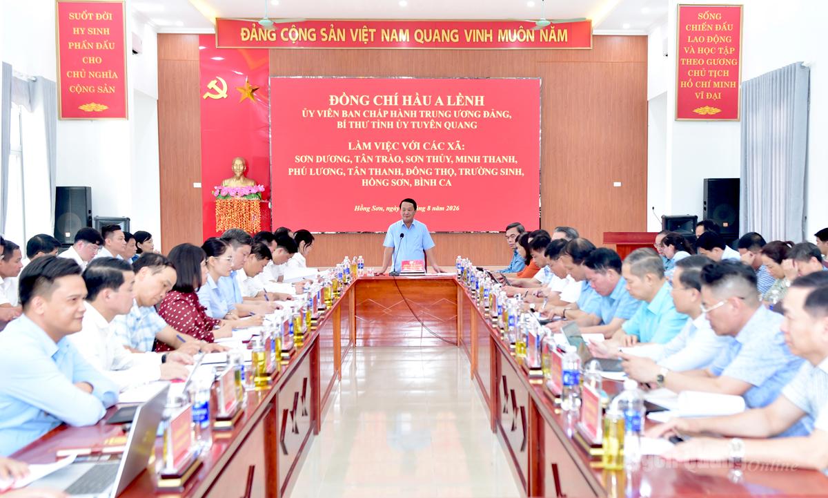 Đồng chí Bí thư Tỉnh ủy Hầu A Lềnh chủ trì buổi làm việc với 10 xã khu vực phía Nam của tỉnh.