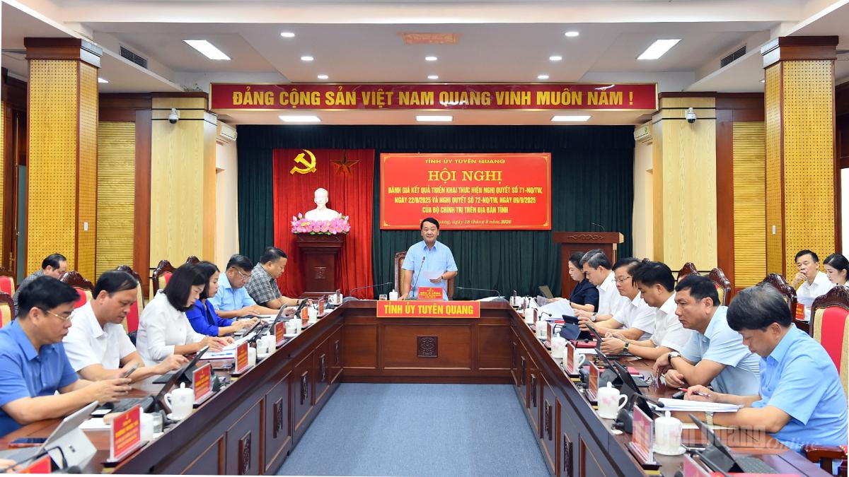 Đồng chí Bí thư Tỉnh ủy Hầu A Lềnh chủ trì hội nghị.