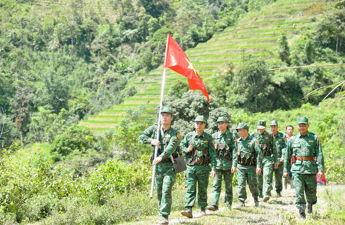 Đường tuần tra của cán bộ, chiến sĩ Đồn Biên phòng Cửa khẩu Quốc tế Thanh Thủy 
và Tổ tự quản bảo vệ đường biên, cột mốc trên tuyến biên giới thôn Nặm Ngặt.