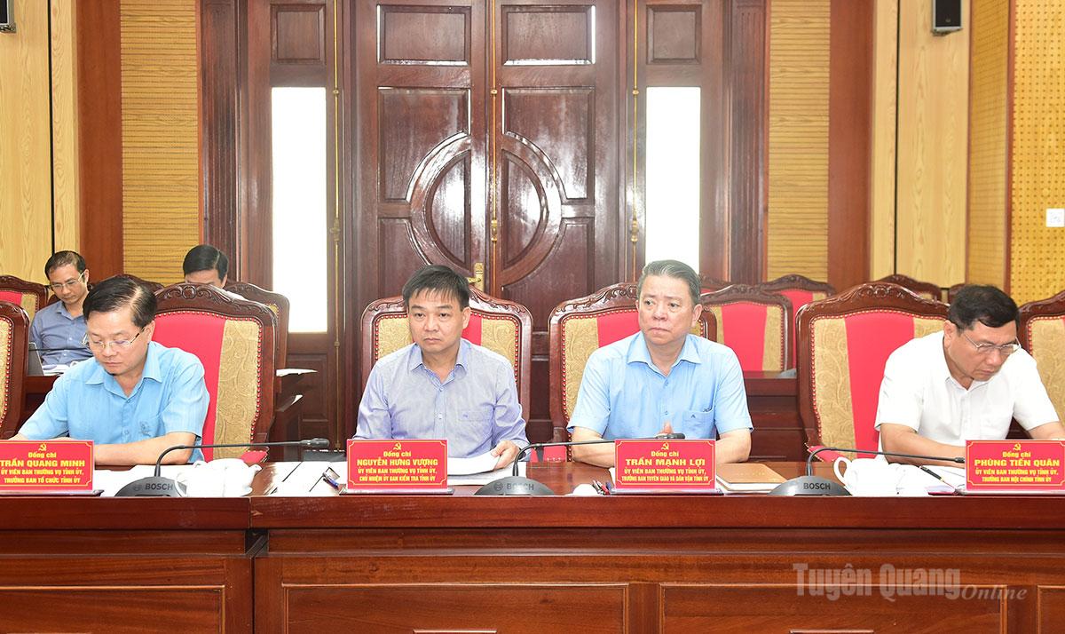 Các đồng chí Ủy viên Ban Thường vụ Tỉnh ủy tại hội nghị.
