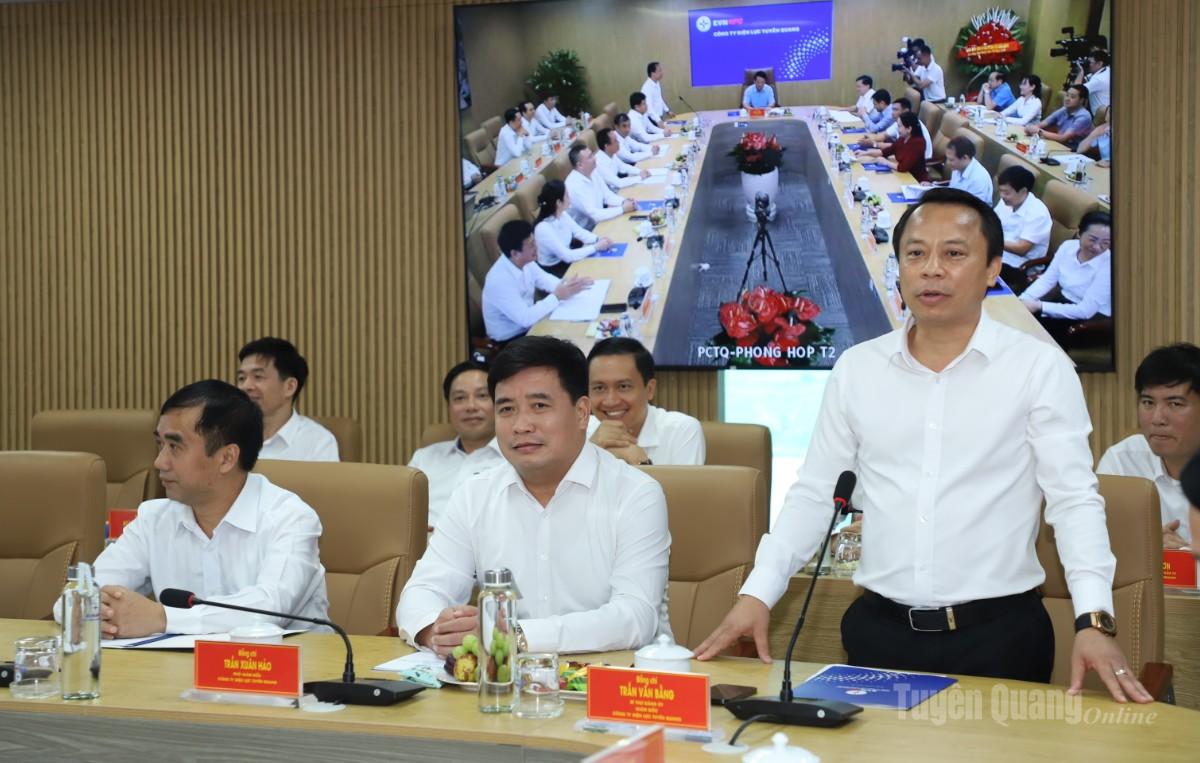 Lãnh đạo Công ty Điện lực Tuyên Quang phát biểu tại buổi làm việc.