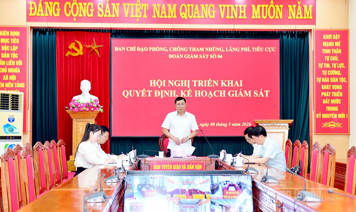 Đồng chí Phùng Tiến Quân chủ trì hội nghị trực tuyến triển khai quyết định, kế hoạch giám sát đối với Ban Thường vụ 10 xã, phường.
