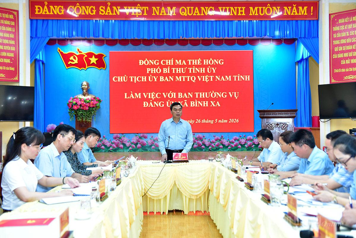 Phó Bí thư Tỉnh ủy, Chủ tịch Ủy ban MTTQ Việt Nam tỉnh Ma Thế Hồng chủ trì buổi làm việc với Ban Thường vụ Đảng uỷ xã Bình Xa.