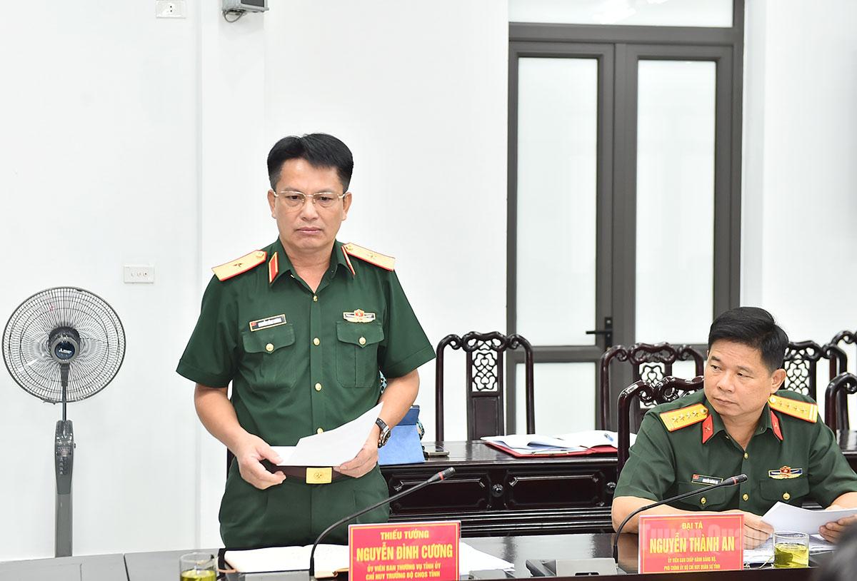Thiếu tướng Nguyễn Đình Cương, Chỉ huy trưởng Bộ CHQS tỉnh phát biểu ý kiến tại hội nghị.