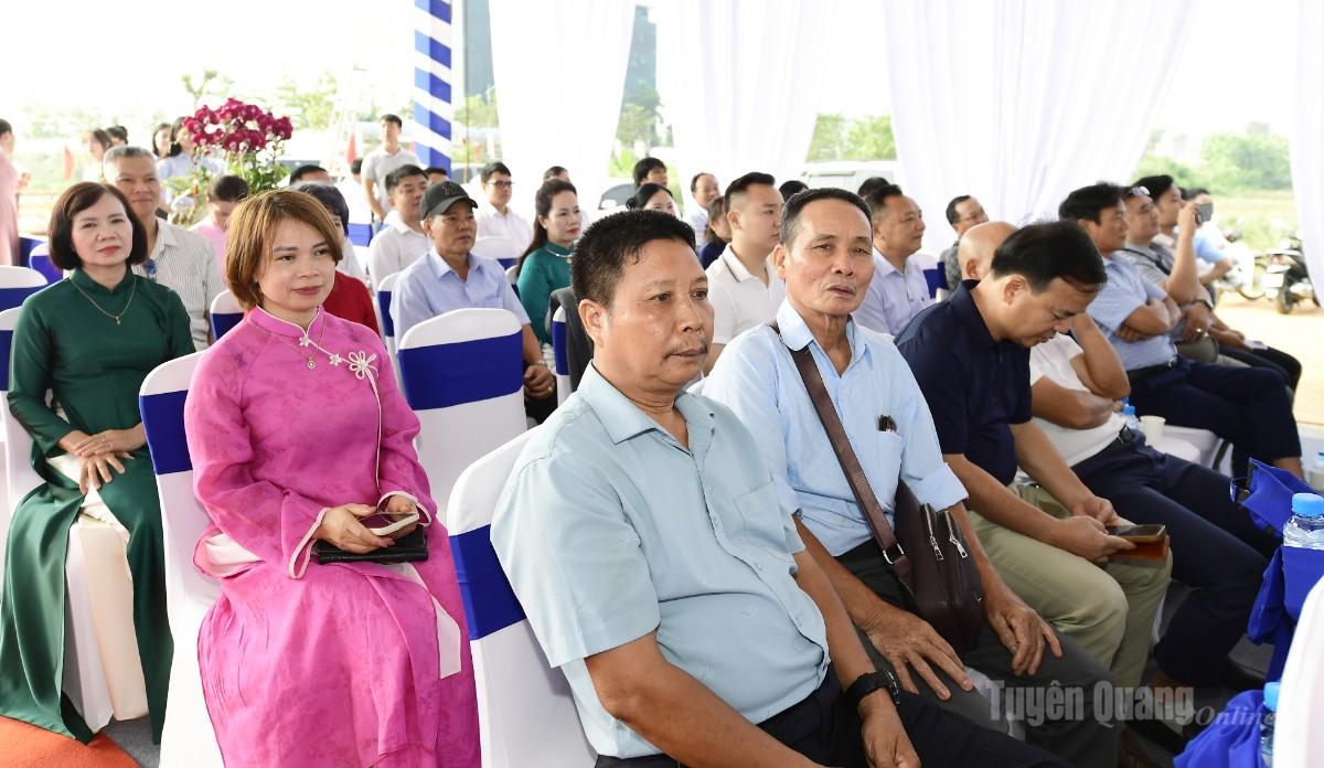 Đông đảo nhân dân dự lễ khởi công.