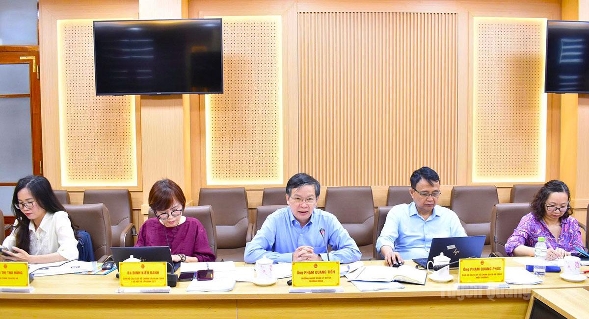 Ông Phạm Quang Tiến, Trưởng Đoàn công tác của ADB phát biểu tại buổi làm việc về triển khai Dự án Chương trình phát triển các đô thị loại II (các đô thị xanh) - Tiểu dự án Hà Giang.