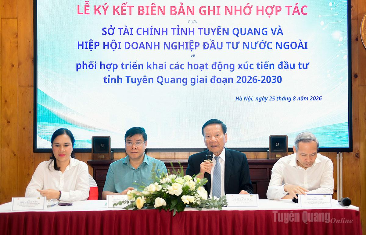 Đại biểu chủ trì phần thảo luận.