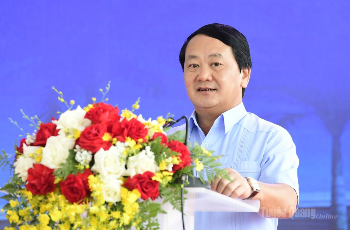 Đồng chí Bí thư Tỉnh ủy Hầu A Lềnh phát biểu tại Lễ khởi công.