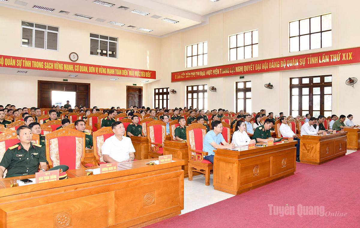 Các đại biểu dự buổi gặp mặt.