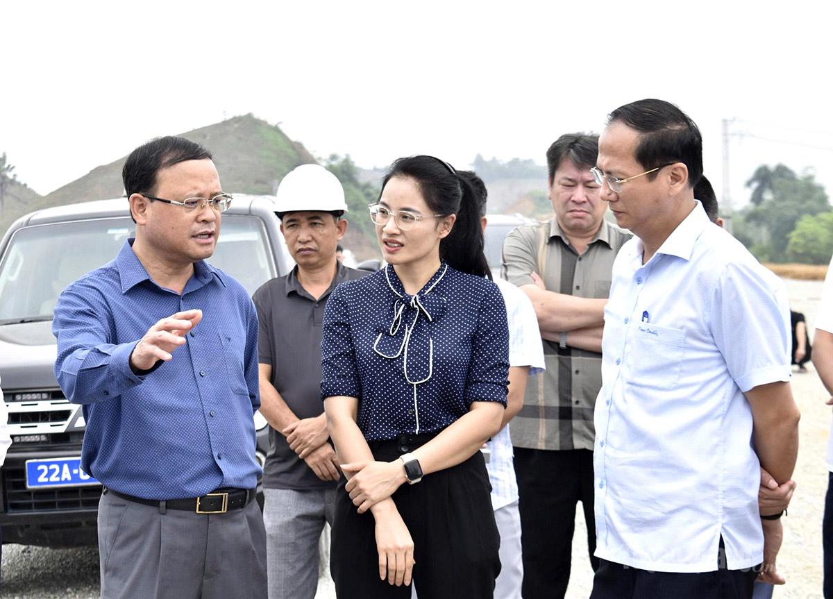 Đồng chí Phó Chủ tịch Thường trực UBND tỉnh Nguyễn Mạnh Tuấn yêu cầu đẩy nhanh tiến độ giải phóng mặt bằng, thi công tuyến đường từ xã Sơn Dương đi xã Tân Trào.