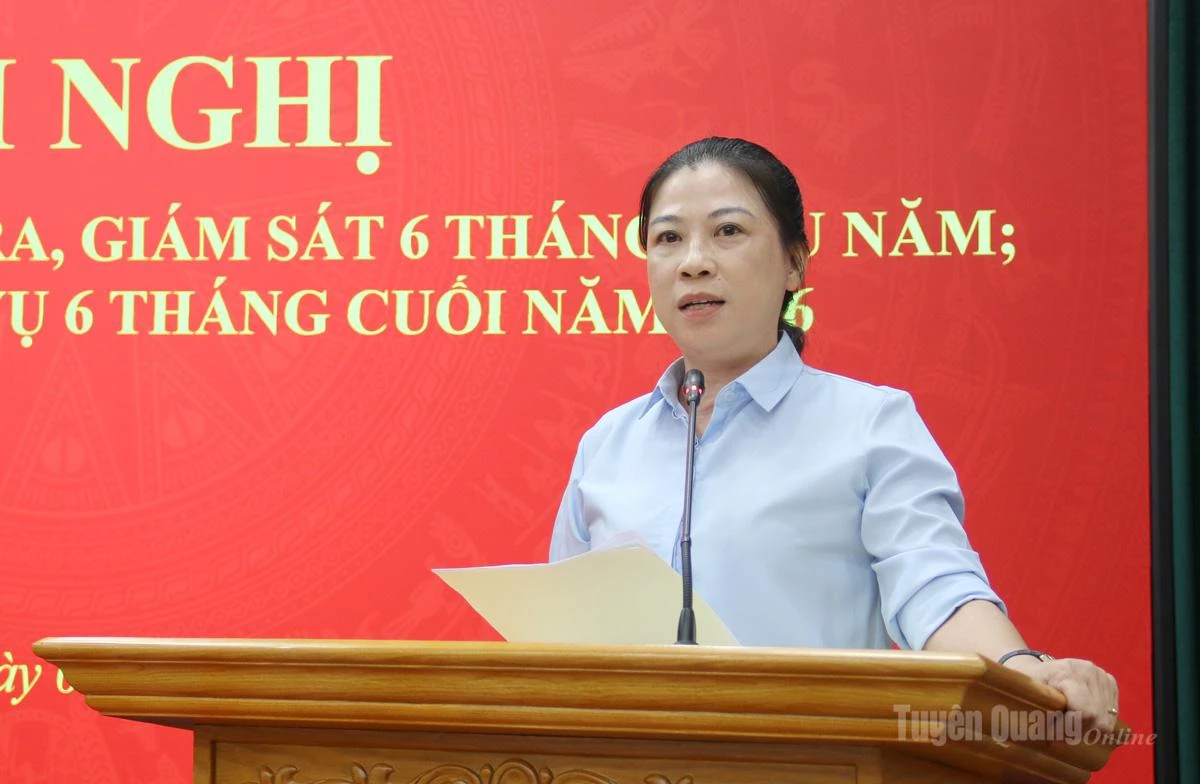 Đồng chí Lê Thị Kim Dung, Phó Bí thư Thường trực Tỉnh ủy, Trưởng Đoàn Đại biểu Quốc hội khóa XVI tỉnh Tuyên Quang phát biểu chỉ đạo tại Hội nghị.