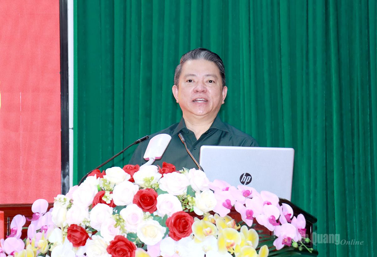 Trưởng Ban Tuyên giáo và Dân vận Tỉnh ủy Trần Mạnh Lợi phát biểu khai mạc lớp tập huấn.