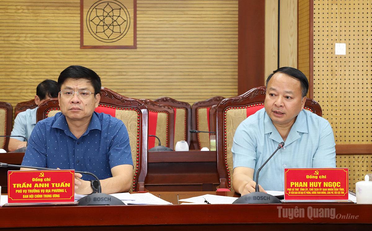Phó Bí thư Tỉnh ủy, Chủ tịch UBND tỉnh Phan Huy Ngọc phát biểu tại phiên họp.