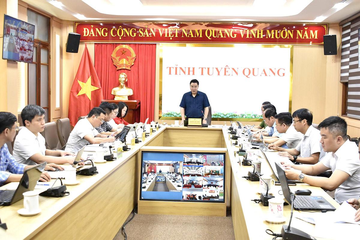 Đồng chí Hoàng Gia Long, Ủy viên Ban Thường vụ Tỉnh ủy, Phó Chủ tịch UBND tỉnh chủ trì hội nghị.
