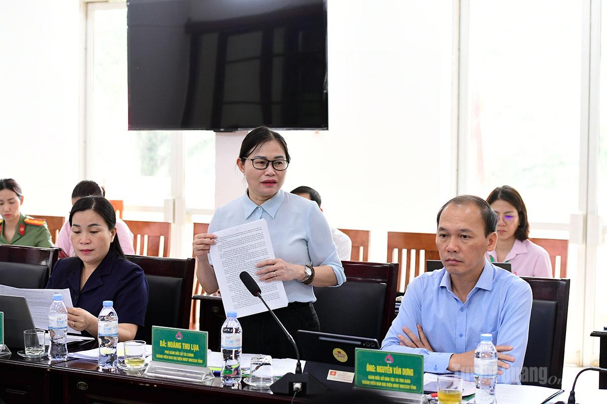 Lãnh đạo Sở Tài chính phát biểu tại phiên họp.